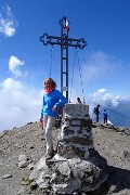 55 Alla croce di vetta del Legnone (2610 m)